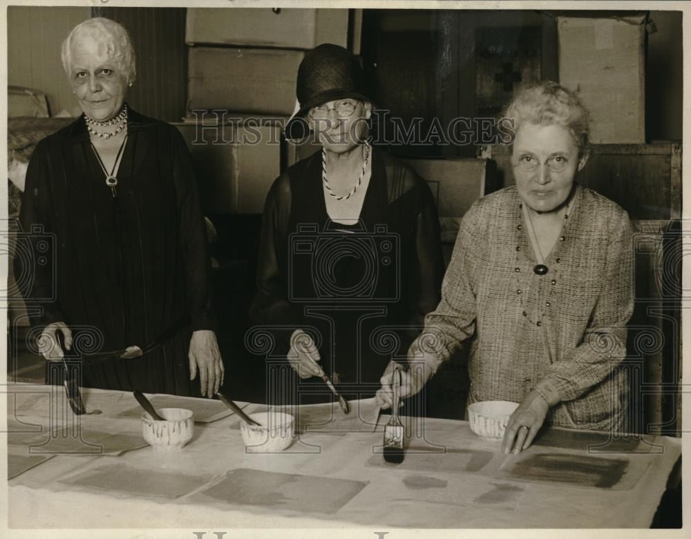 1930 Press Photo Hard of Hearing league make Braille books 4841 pages made 9mths - Historic Images