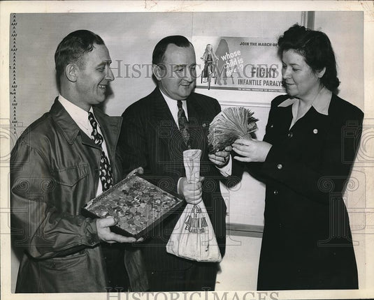 1945 Press Photo John Molnar,Ed Pokeaht of Parker Appl. Co & Clare Gillem - Historic Images