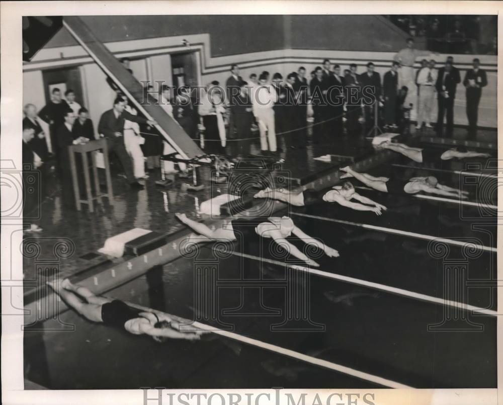 1940 Press Photo 50-Yard Free Style at National Collegiate A. A. Indoor Swimming - Historic Images