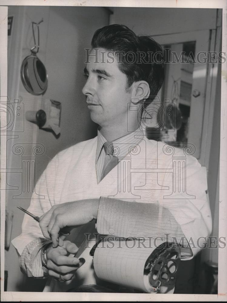 1948 Press Photo San Francisco, Capers Beach gets plastic ears for rehab - Historic Images