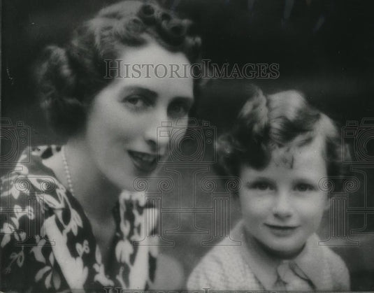 1938 Press Photo Mrs Stephen de Laszlo & her 4 year old son Philip before they - Historic Images