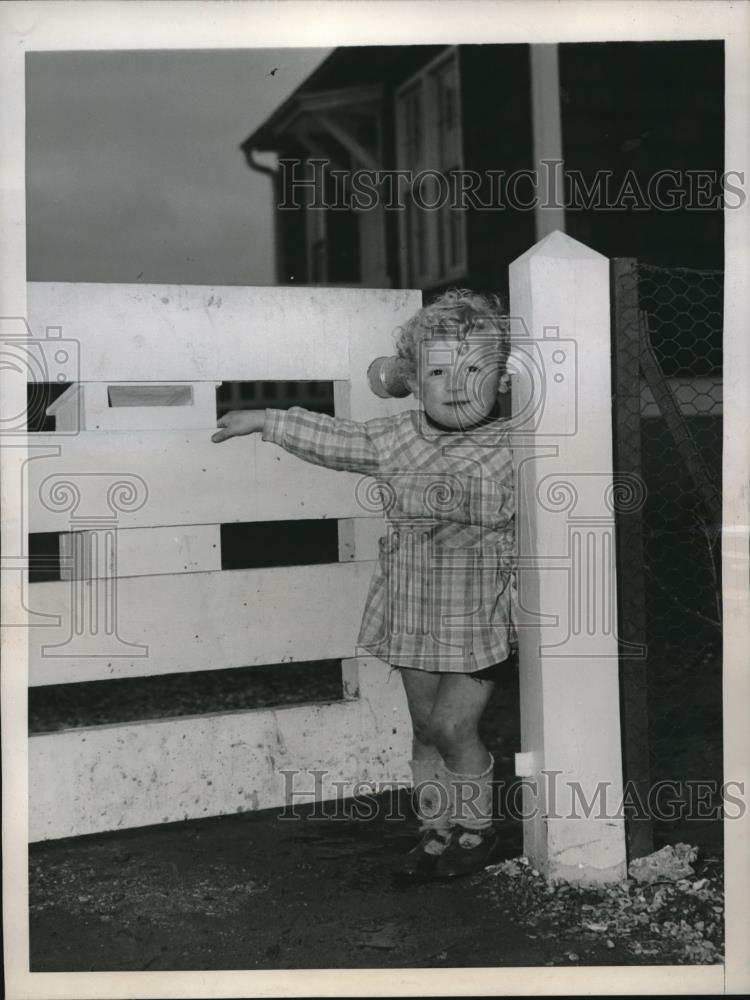 1947 Press Photo Le-Sec France HOmes near Paris Jean Jacques - neb64215 - Historic Images