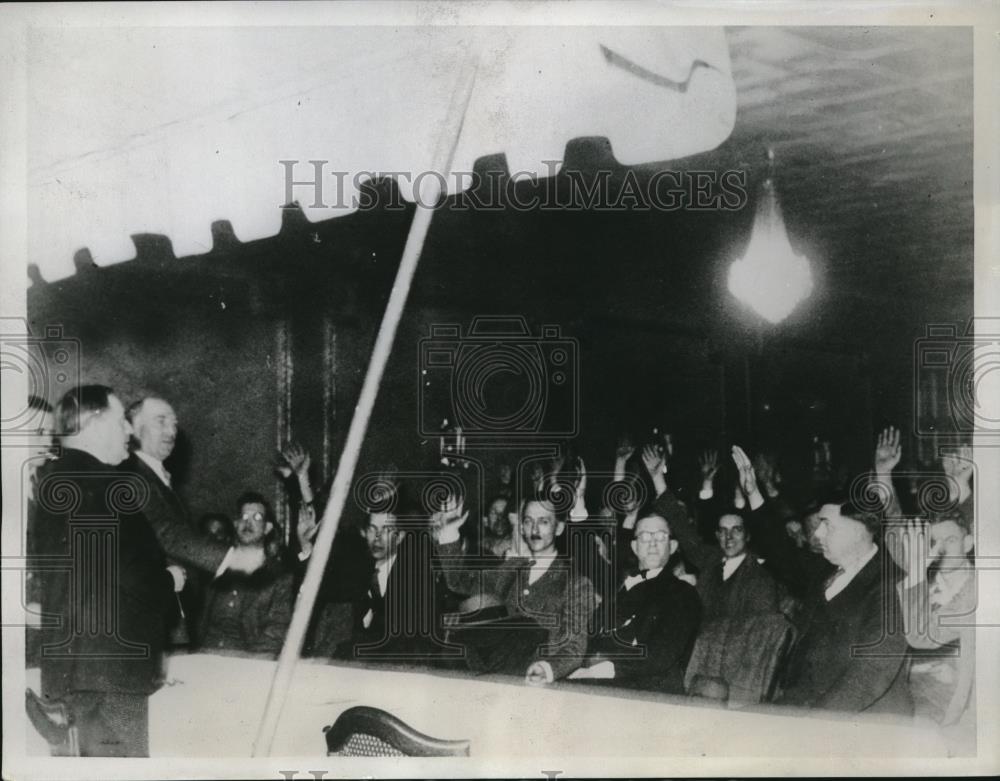 1934 Press Photo Union Automobile Workers Vote to Delay Auto Strike - neb65518 - Historic Images