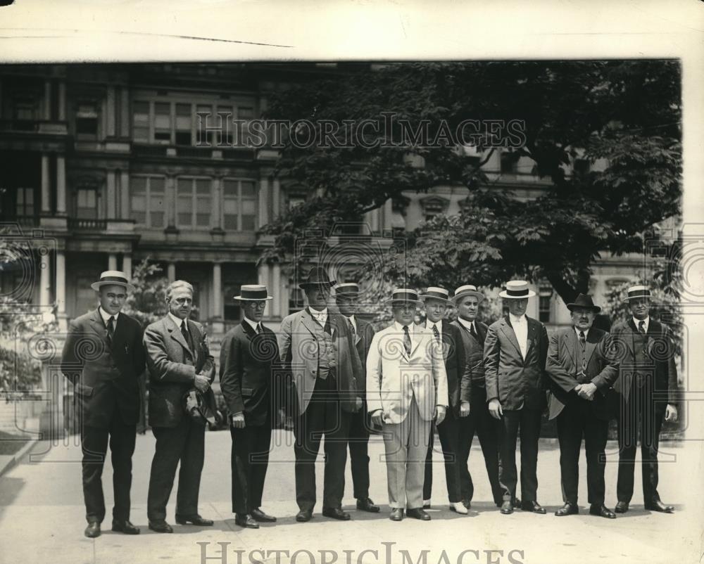 1921 Press Photo Secretary of Labor Davis w/ William Brown leader of the Marine - Historic Images