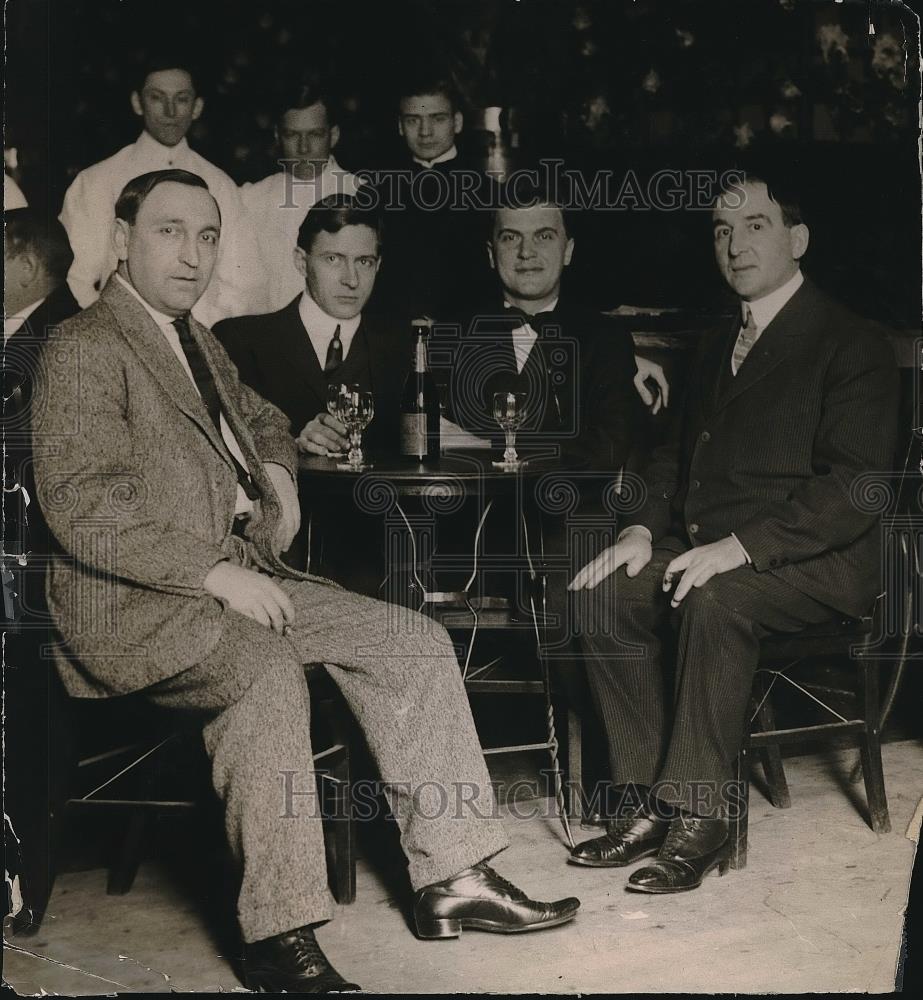 1913 Press Photo Members of the exclusive Stacks Cafe having their usual drinks - Historic Images