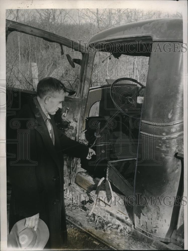 1939 Press Photo JM Angleton, a farmer who heard the blast &amp; took the victims - Historic Images