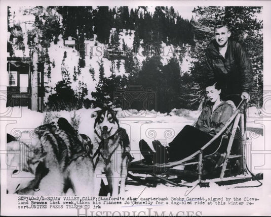 1954 Press Photo Stanford's star quarterback Bobby Garrett w/ his fiancee - Historic Images