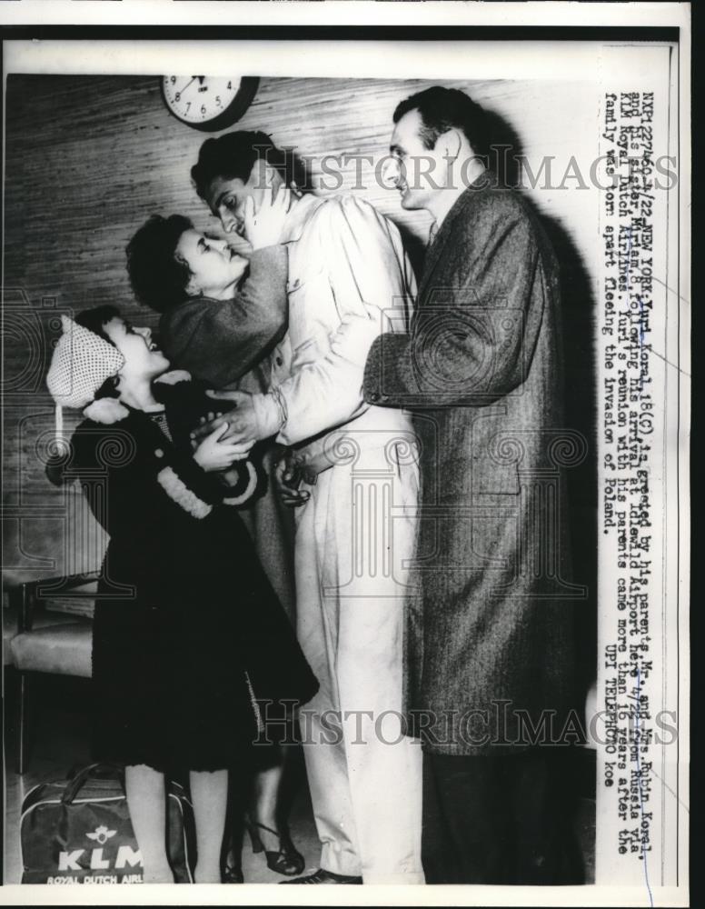 1960 Press Photo Yuri Koral parents Mr. and Mrs. Rubin Koral - Historic Images