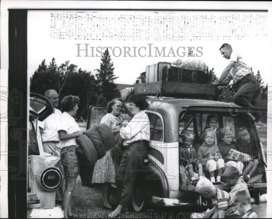 1959 Press Photo Bozeman, Mont refugees from Utah disaster area - neb61584 - Historic Images
