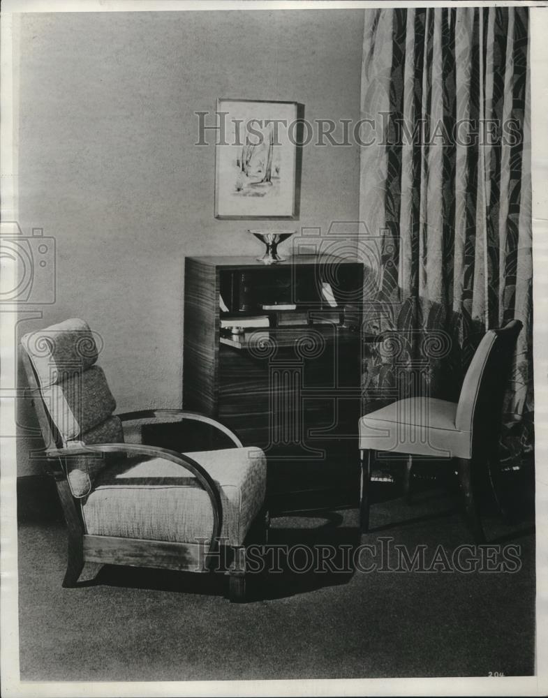 1931 Press Photo Modern design furniture in American walnut construction - Historic Images