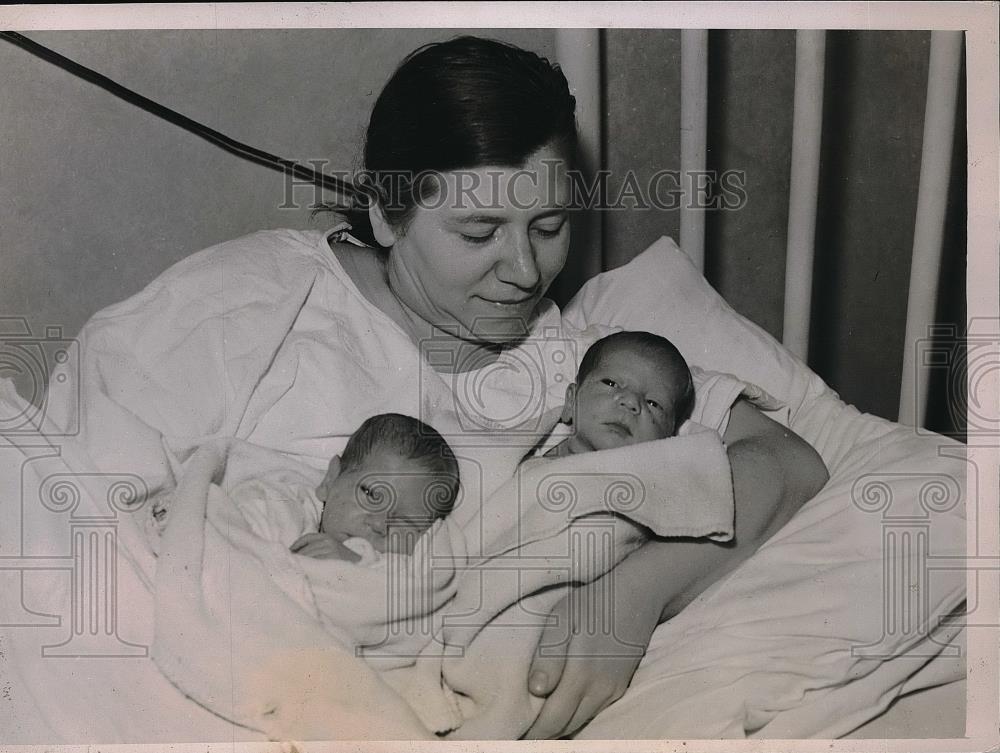 1936 Press Photo Mrs. Davis Denenberg of Nebr. with her sons Michael &amp; Marshall - Historic Images