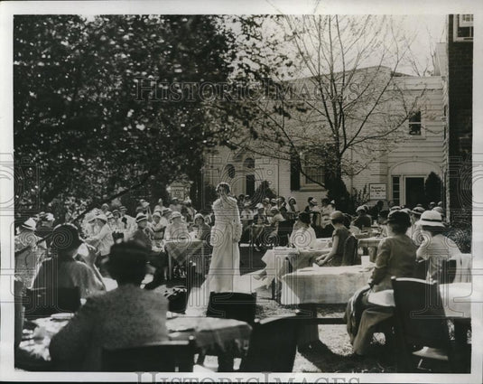 1934 Press Photo Lydia Lovering, taking part in a fashion show & tea at - Historic Images