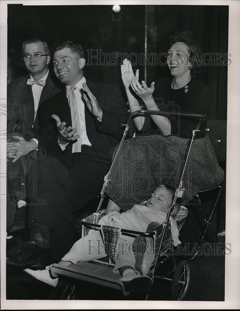 Press Photo Mr. and Mrs. Frank Jenne with son enjoyed thw Olsen &amp; Johnson Show - Historic Images