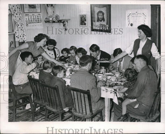 1954 Press Photo Marie Berthe & Jeannie Cyr Feed Siblings While Their Mother - Historic Images