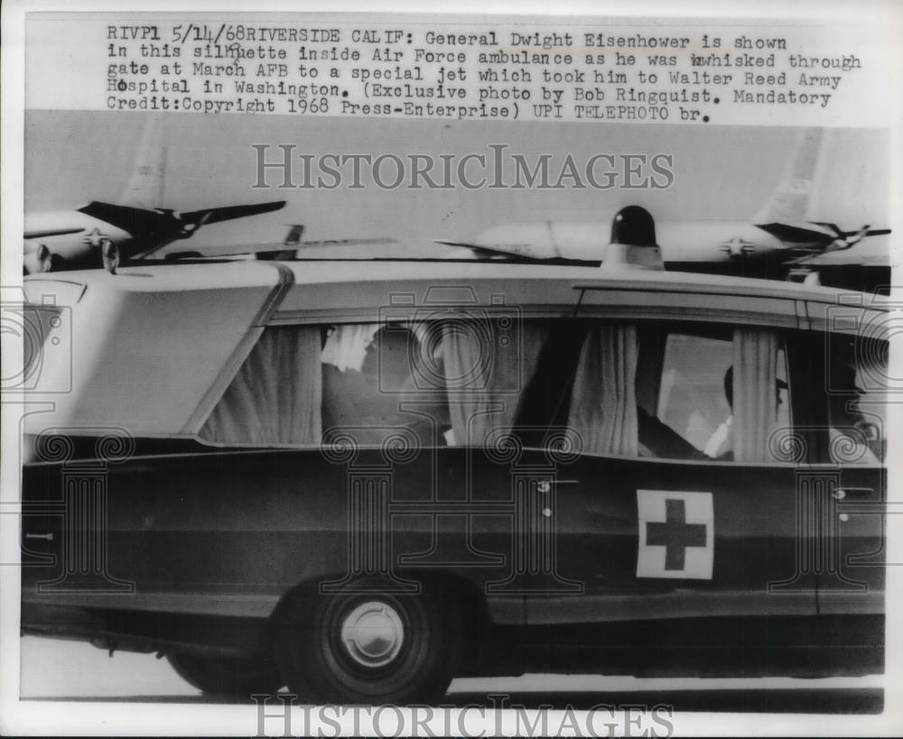 1968 Press Photo Gen Dwight Eisenhower inside Air Force Ambulance to Walter Reed - Historic Images