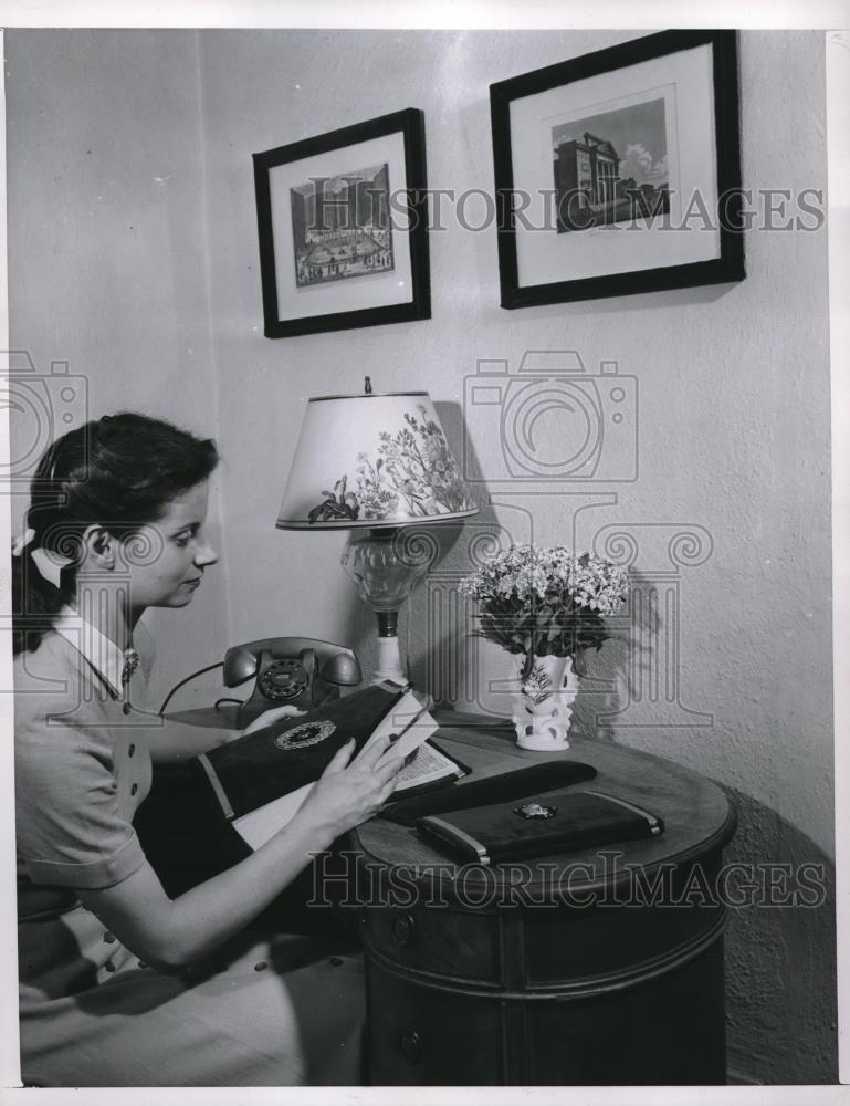 1949 Press Photo A home desk with hand made slip cover - neb66107 - Historic Images