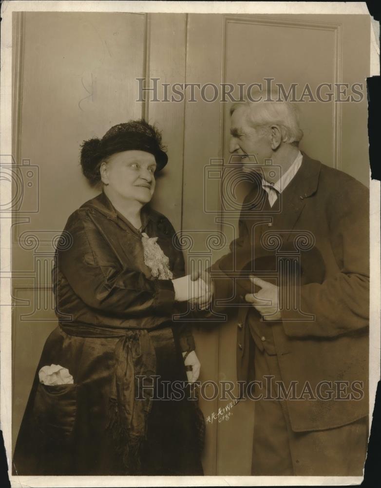 1922 Press Photo Mrs. Katherine M. Evans, Oldest Living Actress at Age 77 - Historic Images