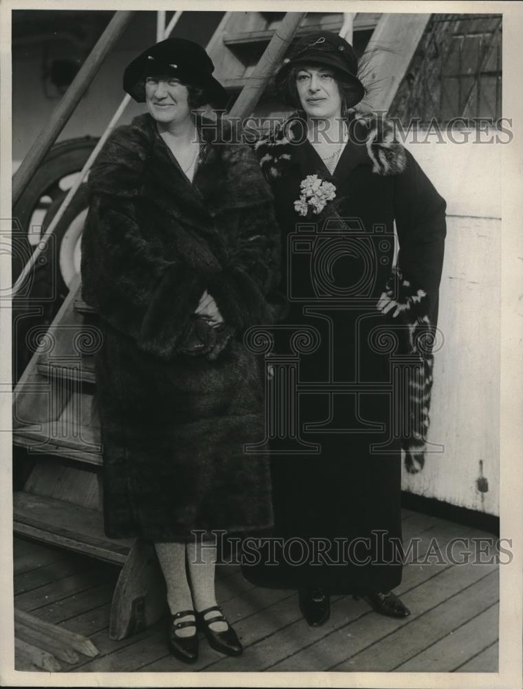 1925 Press Photo Lady Fisher &amp; Lady Mitchel Thompson aboard the SS Empress of - Historic Images