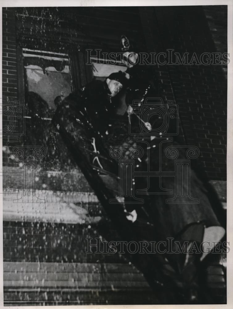 1938 Press Photo Victim Lowered From Terminal Hotel Fire in Atlanta - neb61384 - Historic Images