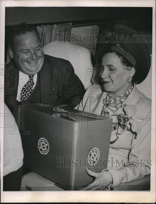 1948 Press Photo Mrs Ethel Fricke Secretary To Manager Of Golden Guernsey - Historic Images