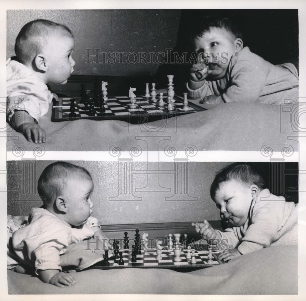 1960 Press Photo London, Gillian Roth &amp; Peter Stanhell with a chess board - Historic Images