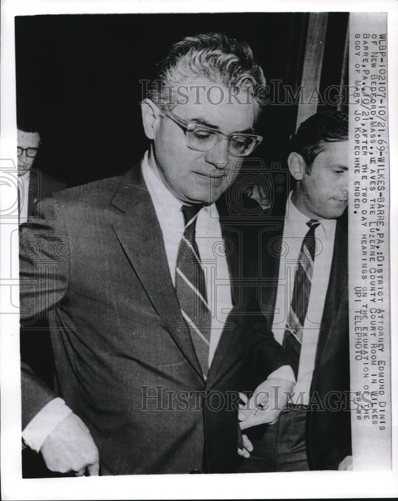 1969 Press Photo Wilkes-Bare,Pa DA Ed Dinis hearing of exhumation MJ Kopechne - Historic Images