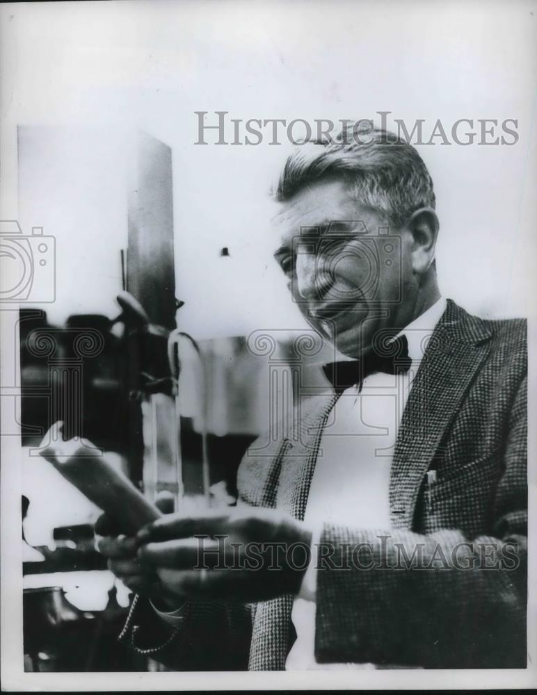 1958 Press Photo Dr Albert E Sobel of NY Famous Chemist - neb57730 - Historic Images