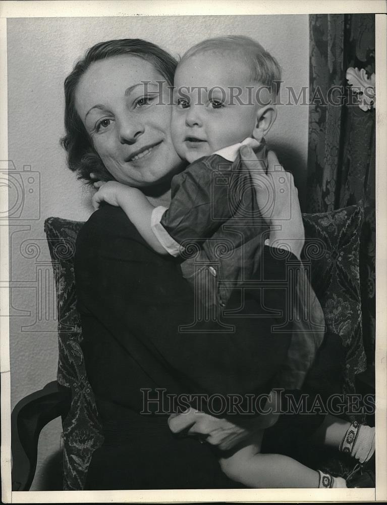 1937 Press Photo Anna Marie O&#39;Brien with son after abducted by Emma Rupe. - Historic Images