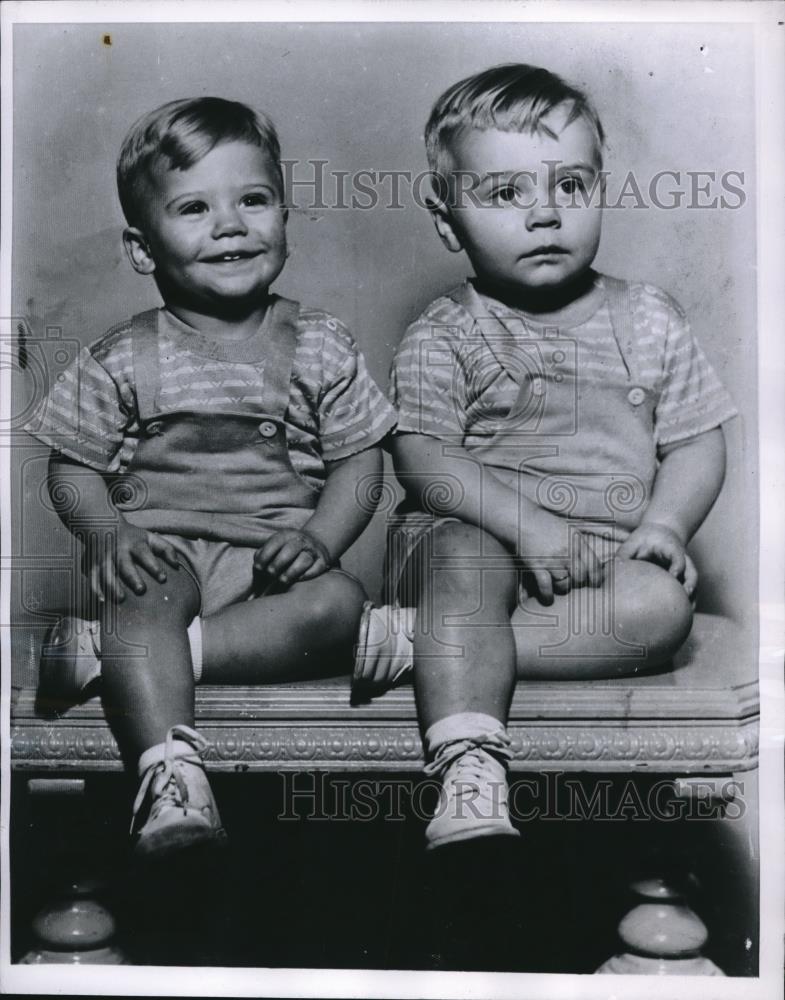 1955 Press Photo Marshalltown, Ia Roger D Rodale, Robert D Rodale reunited - Historic Images