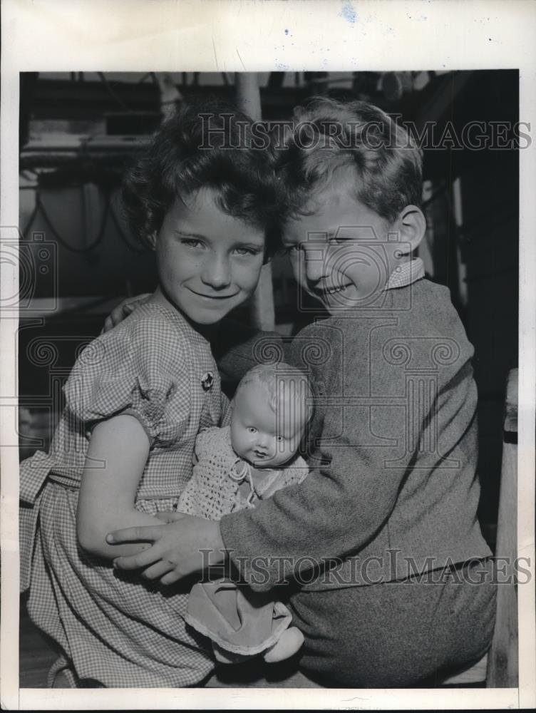 1946 Press Photo Pamela Russell, 7, Anthony Russell, 5 - neb65699 - Historic Images