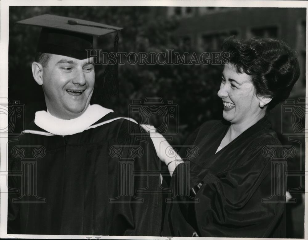 1962 Press Photo Dean Morgan Lavin &amp; his wife Mary Joe assisted by his wife - Historic Images