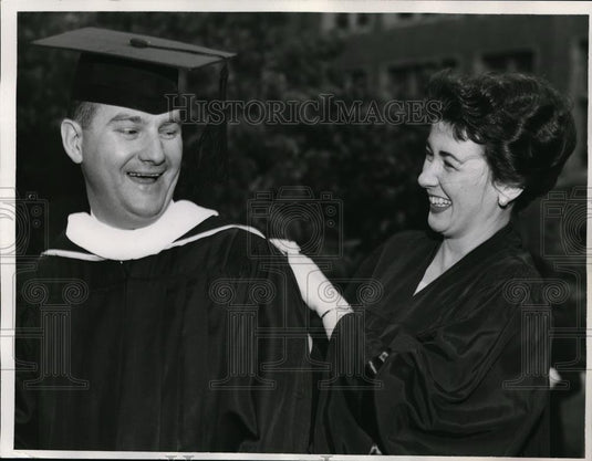 1962 Press Photo Dean Morgan Lavin & his wife Mary Joe assisted by his wife - Historic Images