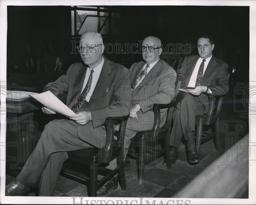 1954 Press Photo Saul S Danaceau Thomas Parrino John J Mahon Cleveland Lawyer - Historic Images