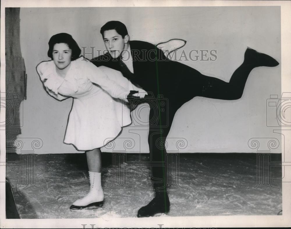 1935 Press Photo Figure Skaters Betty Chambers &amp; Ralph McCreath - Historic Images