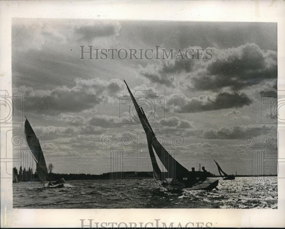 1940 Press Photo Moscow Valga Canal Yacht Racing On Klyazma Lake - neb64822 - Historic Images