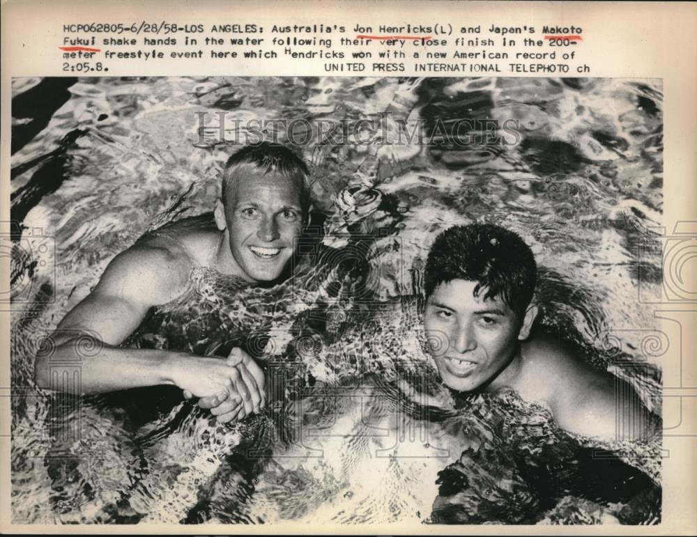 1958 Press Photo Australia&#39;s Jon Henricks, Japan&#39;s Makoto Fulio shake hands - Historic Images