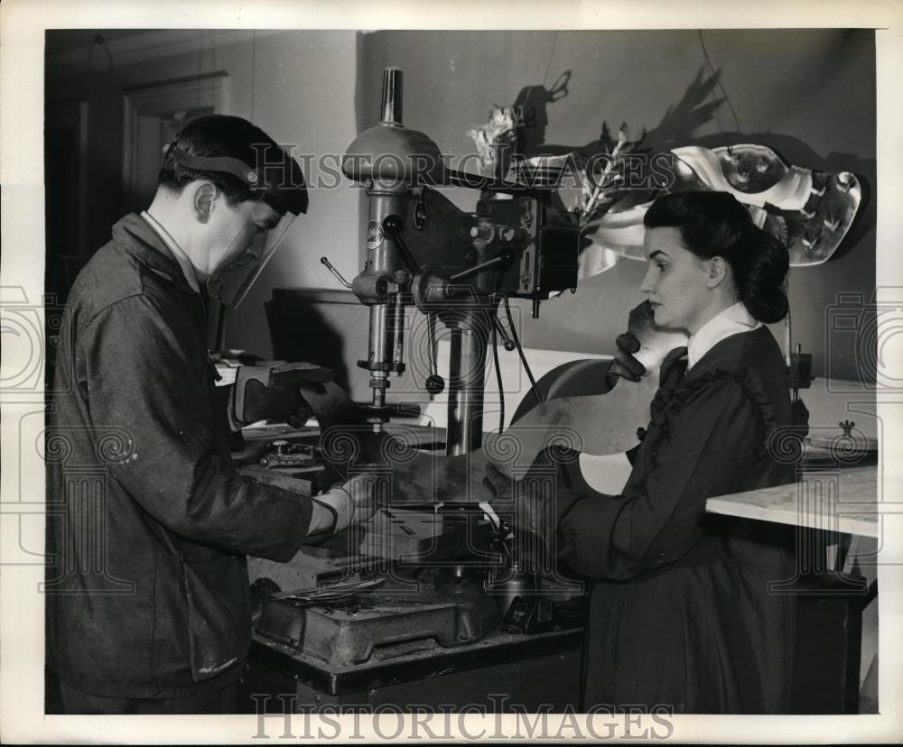 1947 Press Photo Machien Shop Studio artist - neb60973 - Historic Images