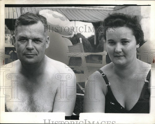 1941 Press Photo Lt & Mrs A, G. Riclewine Elyria - neb65916 - Historic Images