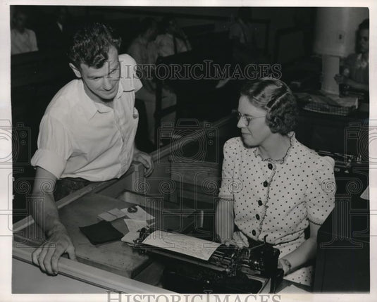 1940 Press Photo Henry Lewis & Catherine Ayars at Phila. Pa Budd Apprent. school - Historic Images