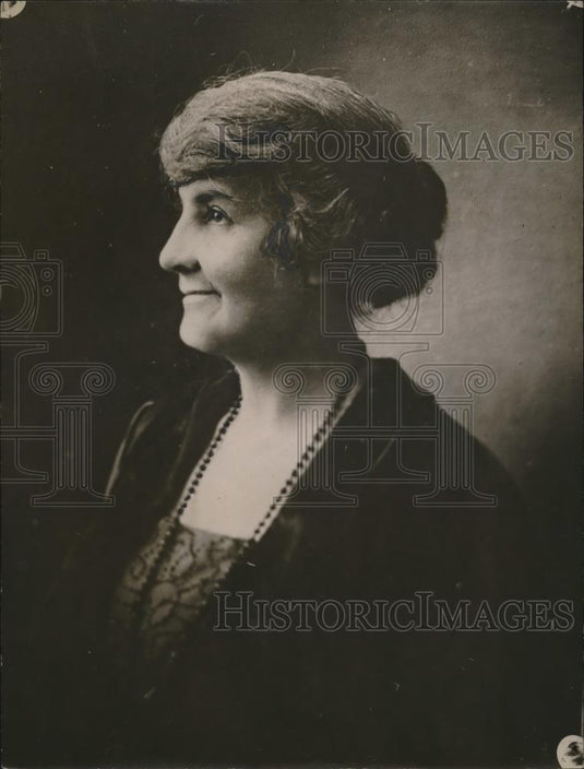 1923 Press Photo Mrs Margaret Elton, new Vienna, O, Chief Matron, Girls - Historic Images