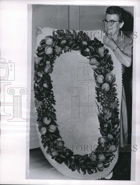 1958 Press Photo "Painting With Rags" artist Sue Rutledge of Wichita, KS - Historic Images