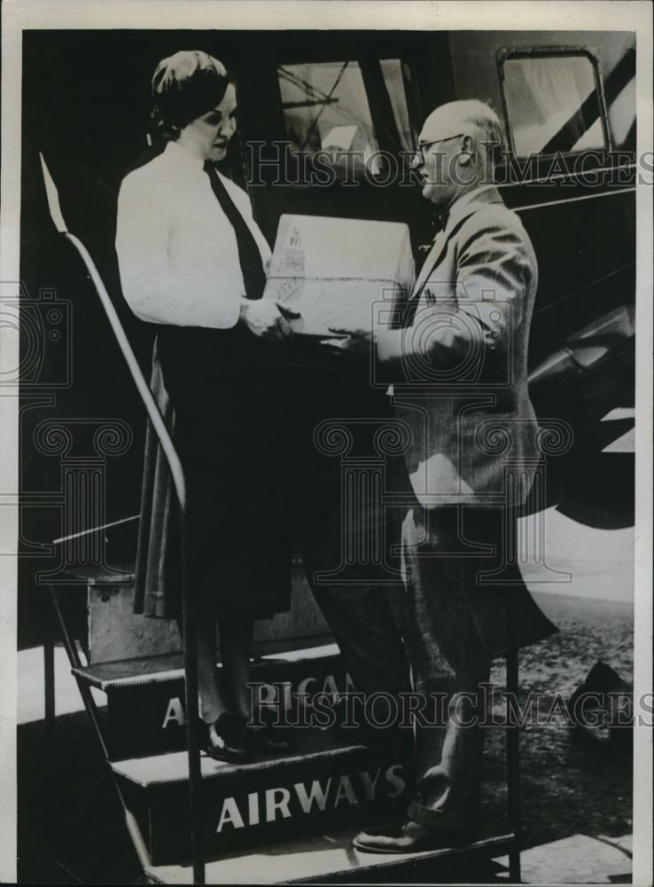 1934 Press Photo Dr E.A. Schlageter of Chicago &amp; stewardess Nina Be;; - Historic Images
