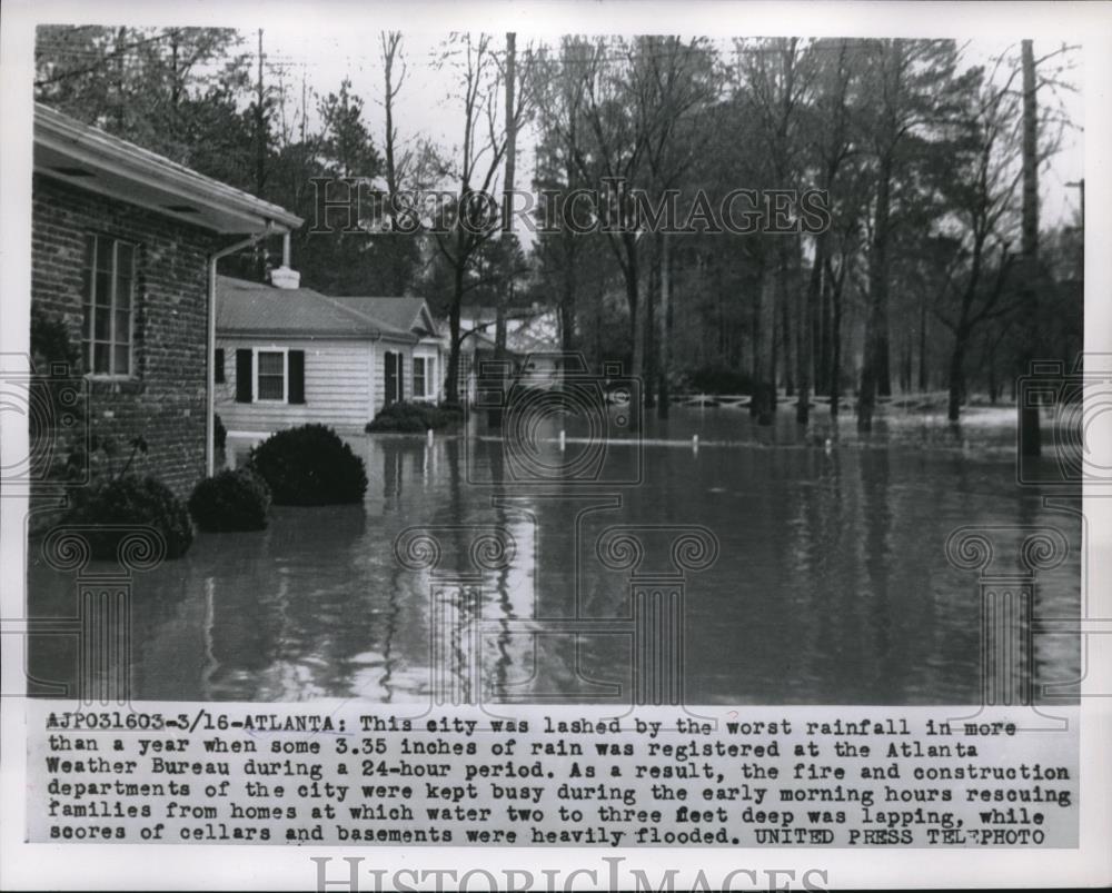 1956 Press Photo Atlanta, Ga, floodwaters from 3.35 inches of rain an hour - Historic Images