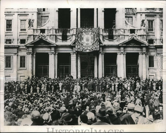 1933 Press Photo Massive crowd in front of the St Peter's Cathedral in Vatican - Historic Images