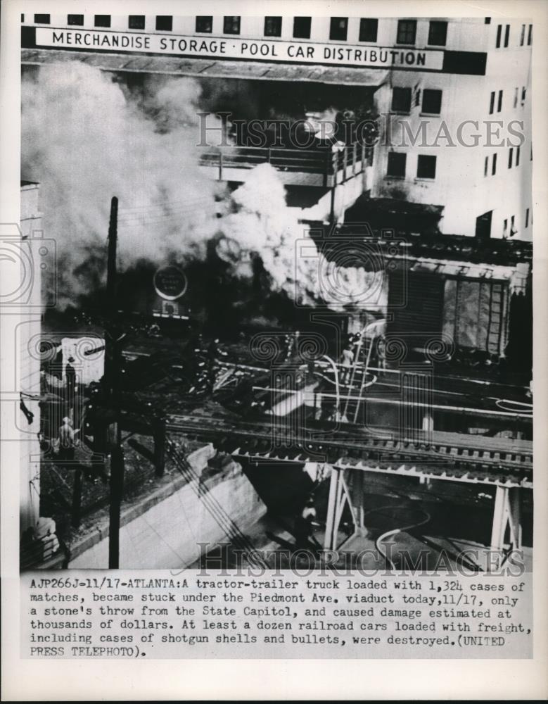 1952 Press Photo View Tractor-Trailer Truck Stuck Under Piedmont Viaduct Atlanta - Historic Images