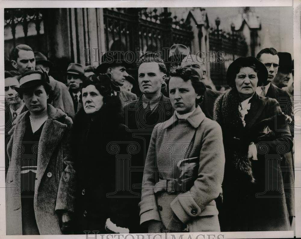 1938 Press Photo Irate Taxpayers in London - neb61127 - Historic Images