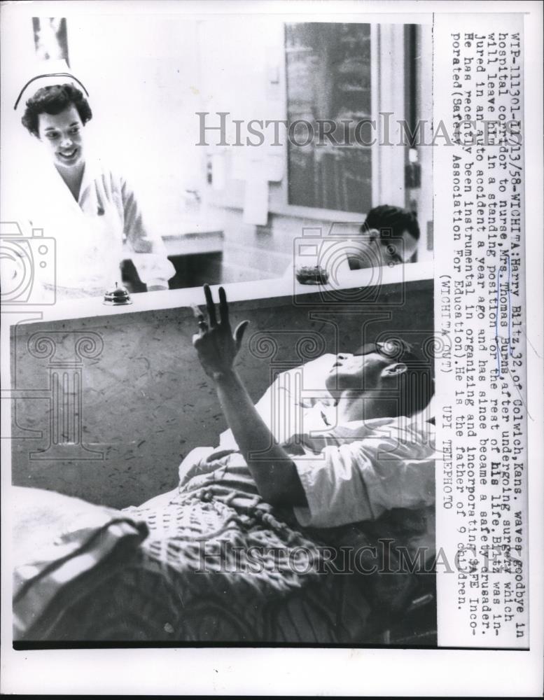 1958 Press Photo Harry Blitz Waves Goodbye To Nurse Mrs Thomas Burns - Historic Images