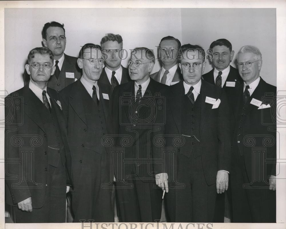 1946 Press Photo Group Attends 23rd Annual Meeting Of The American Society - Historic Images