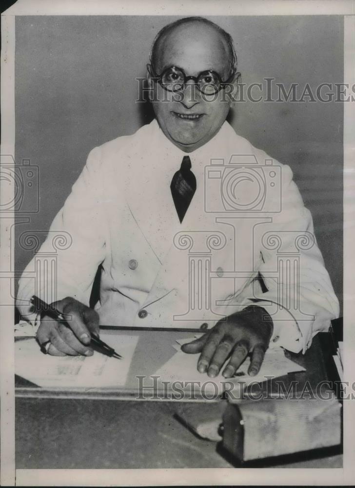 1937 Press Photo Dr.Andre Harpman of England Nerve Doctor treated the Pope - Historic Images