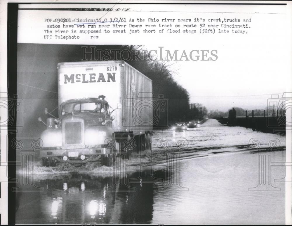 1961 Press Photo Ohio river floodwaters at Cinncinati, Ohio - neb65888 - Historic Images